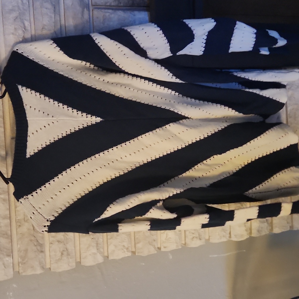 Sweater - Picture 3 of 3